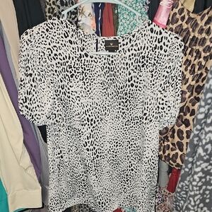 Worthington Black and White Boxy Short Sleeve Blouse